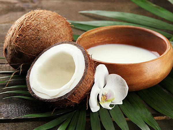 ২। নারকেল দুধের শ্যাম্পু