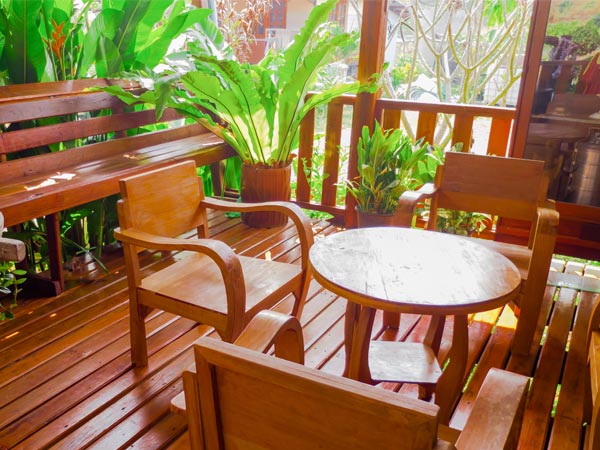 পুরোনো আসবাব নতুন করে সাজান