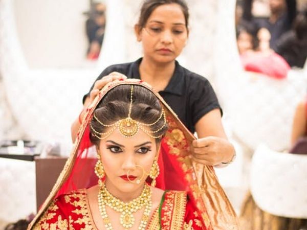 ৪) মেক-আপ ট্রেন্ডস্ সম্পর্কে জানুন