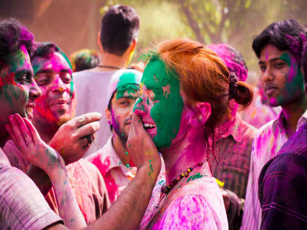 ৩) পুরনো রং এড়িয়ে চলুন