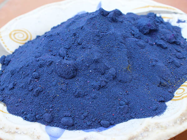৩) নীল রঙ