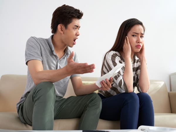 ৪) প্রায়ই সঙ্গীর সম্পর্কে আপনার অভিযোগ থাকে