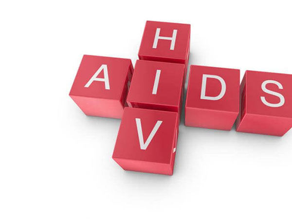 ২) HIV আক্রান্ত ব্যক্তিরা