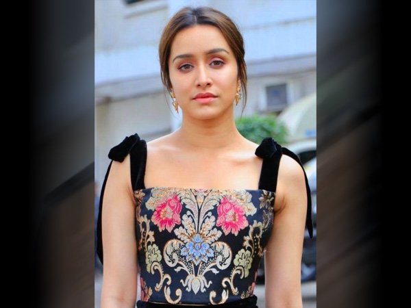 ১১) তাঁর অভিনীত সিনেমাগুলি
