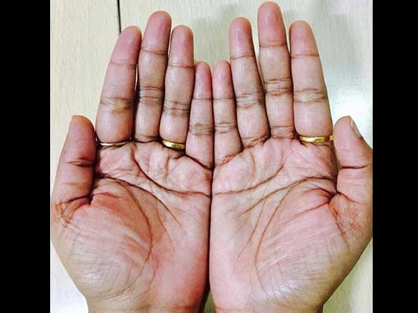 অনামিকা এবং কনিষ্ঠার মধ্যে দূরত্ব