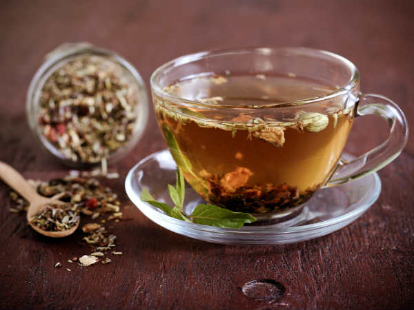 ৭) ভেষজ চা পান করুন