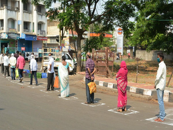 ১) সোশ্যাল ডিস্ট্যান্স বজায় রাখুন