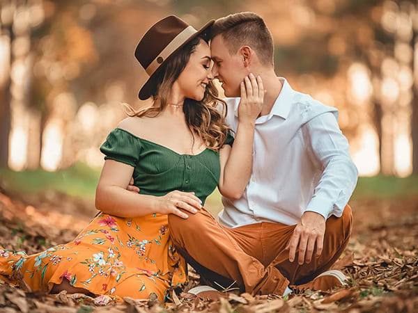 ৮) রোমান্টিক মুহূর্তের জন্য নতুন কিছু ভাবুন