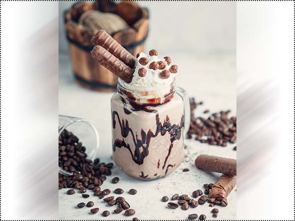 ৮) মিল্কশেক