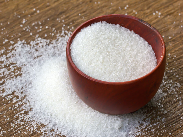 ৪) চিনি এবং ডিমের সাদা অংশ