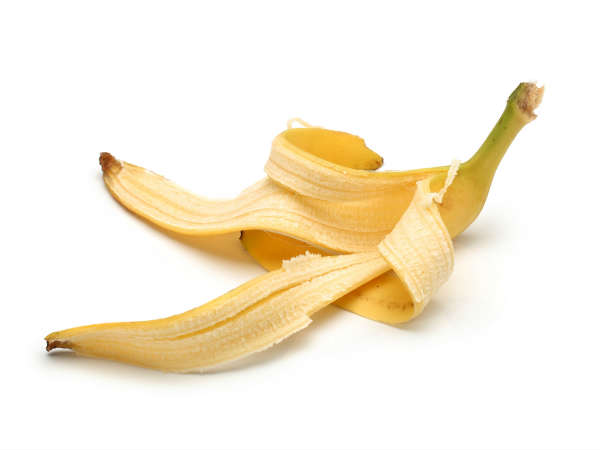৯) কলার খোসা