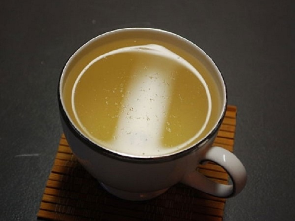 ৪) হোয়াইট টি