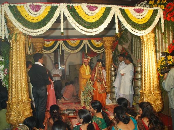 ৬) সাজানো সিঁড়ি
