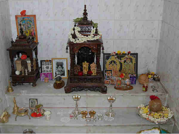 ৬) বাসি ফুল