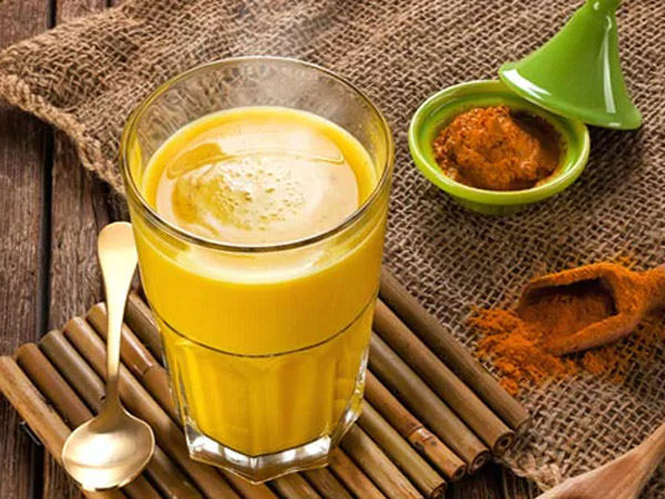 হলুদের সাথে গরম দুধ