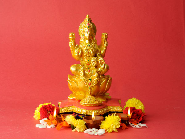 ১) ভাঙা মূর্তি