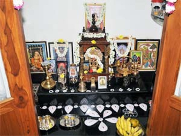 ৫) পূর্বপুরুষের ছবি