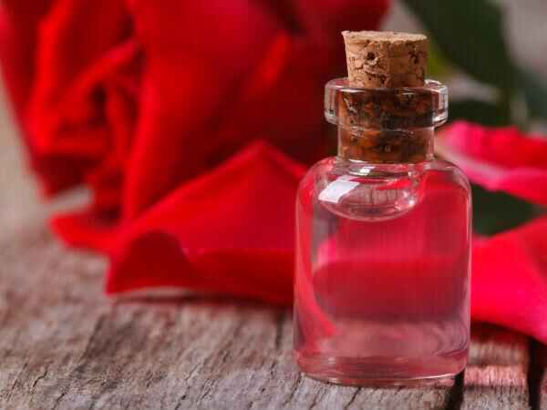 গোলাপ জল এবং বাটার ফেস মাস্ক