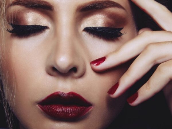 ৪) আইলাইনার ও আইশ্যাডো হিসেবে