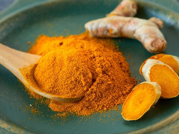 ৭) হলুদ