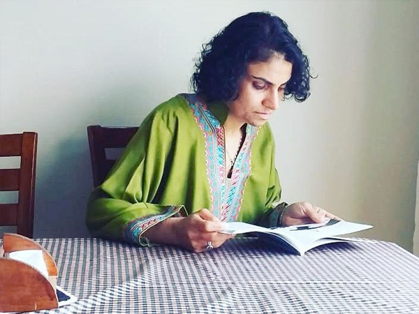 স্পেনে আশ্রয় নেন