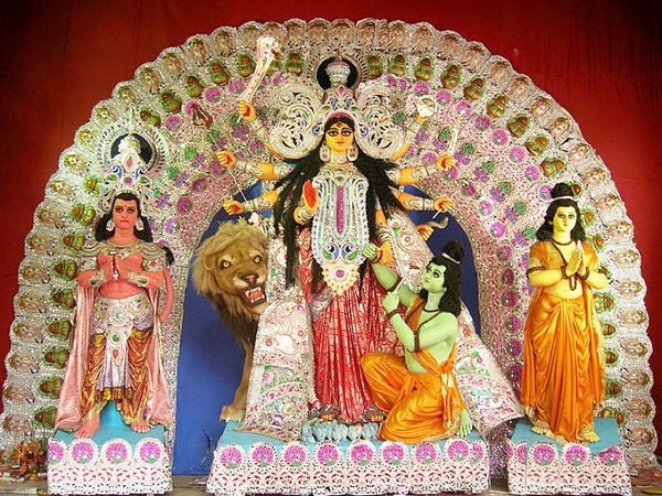 ১) মহাষষ্ঠীতে দেবীর বোধন
