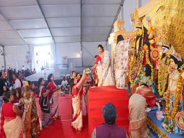৩) মহাষ্টমীর অঞ্জলি