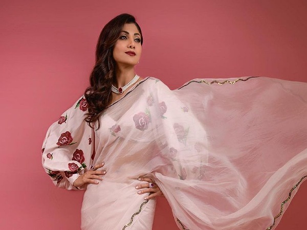 নবরাত্রির পঞ্চম দিন - সাদা রঙ