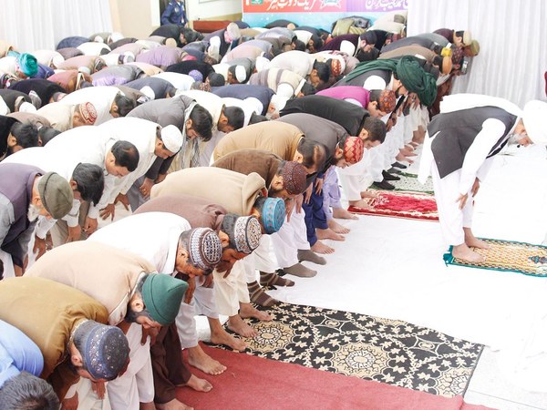 ঘরবাড়ি ও মসজিদ সাজানো হয়