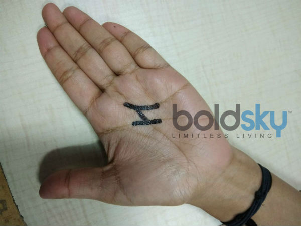 ৪) হাতে শঙ্খের চিহ্ন থাকলে