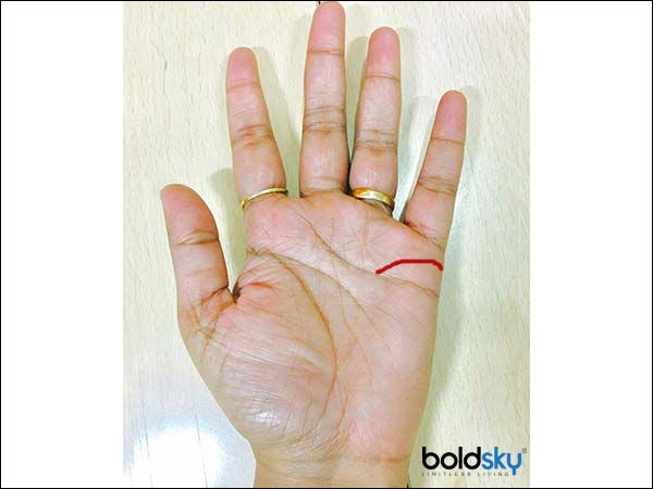 ২) হাতে পদ্মের চিহ্ন থাকলে