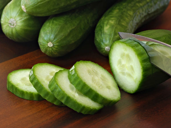 ৭) গোলাপ জল এবং শসার প্যাক