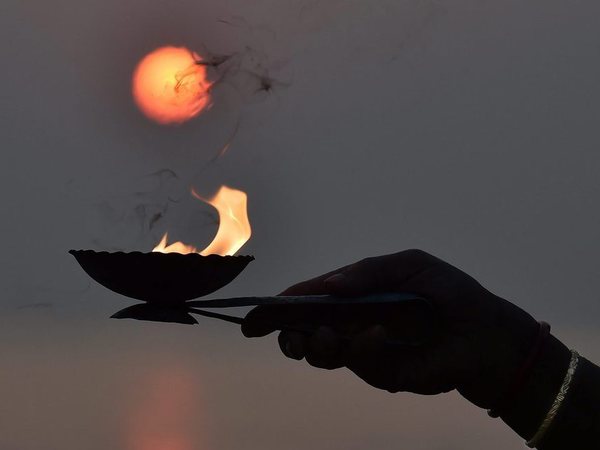 ১৫ মার্চ ২০২২ : মীন সংক্রান্তি, প্রদোষ ব্রত (শুক্ল)