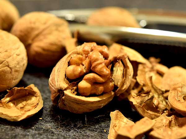 ৬) আখরোট