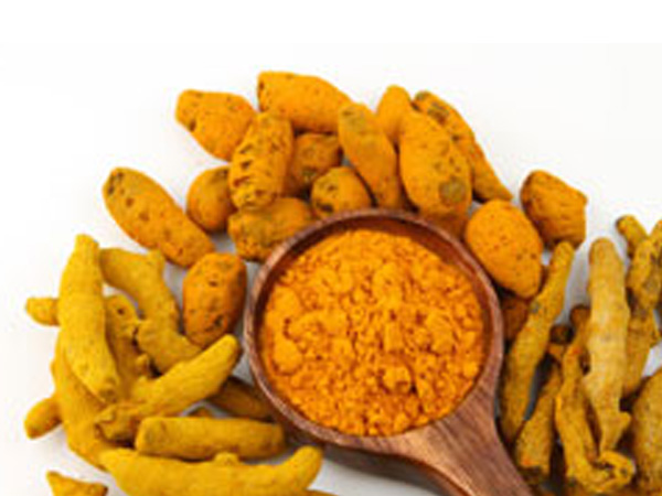 হলুদের সঙ্গে কাঁচা পেঁপের পেস্ট