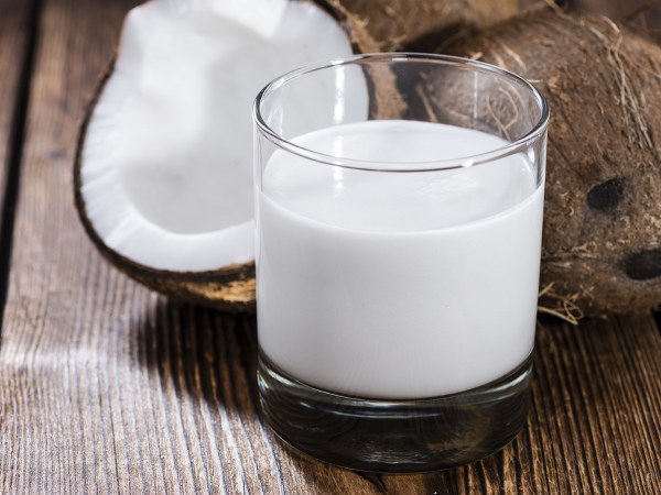 নারকেল দুধ দিয়ে স্নান