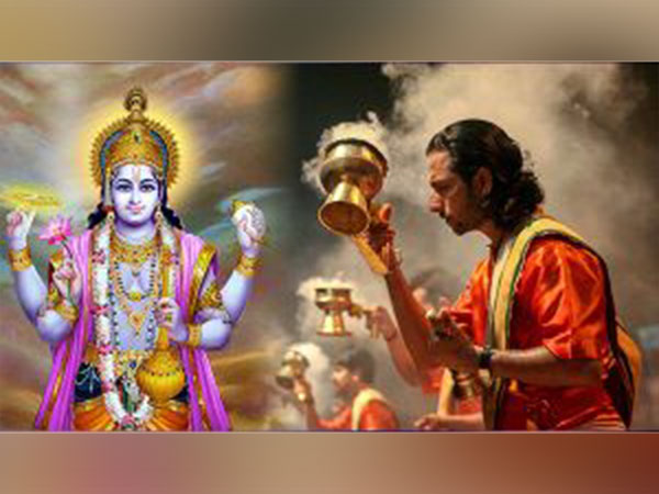 ভগবান বিষ্ণুকে পঞ্চামৃত দিয়ে স্নান করান