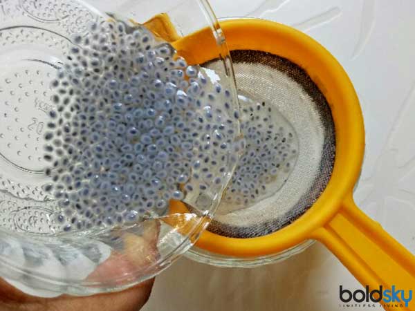 চিয়া সিড, অলিভ অয়েল ও মধুর প্যাক