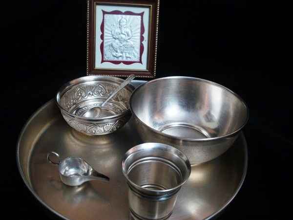 রুপোর জিনিস পরিষ্কার করতে