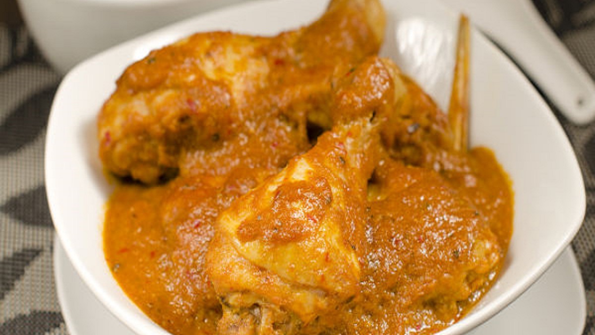 একঘেয়ে মুরগির মাংস আর ভাল লাগছে না? স্বাদ বদল করতে বানিয়ে ফেলুন সর্ষে চিকেন Bengali Shorshe