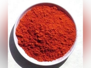 ত্বকের যত্নে ব্যবহার করুন লাল চন্দনের ফেস প্যাক